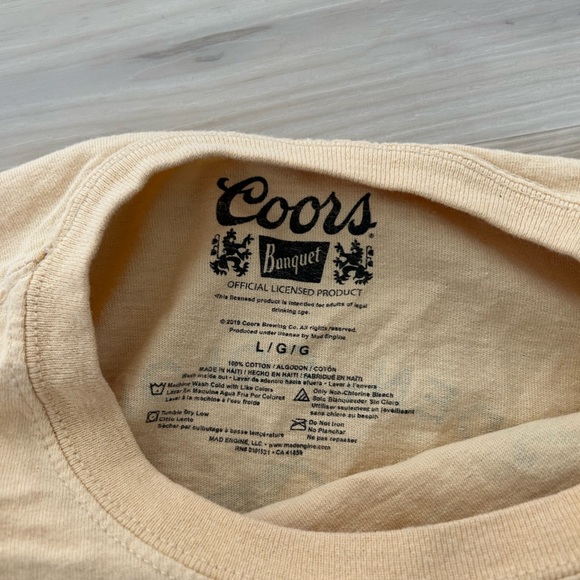 Yellow coors banquet t-shirt. Size large - Picture 3 of 3